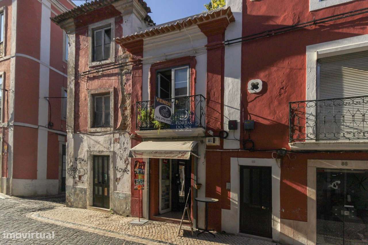 Prédio de 3 Pisos c/ Sótão e Terraço de Topo.-2