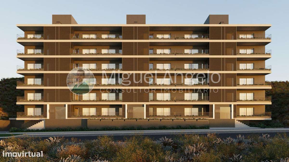 T3 com suíte e varanda no Egas Moniz III — acabamentos premium-10