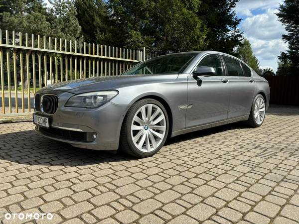 BMW Seria 7 740i - 1