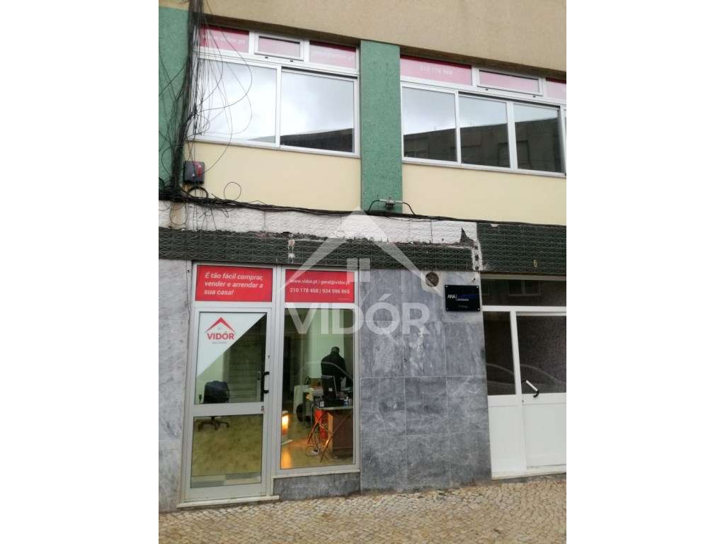 Loja Duplex no centro do Barreiro c/ montra - Grande imagem: 2/14