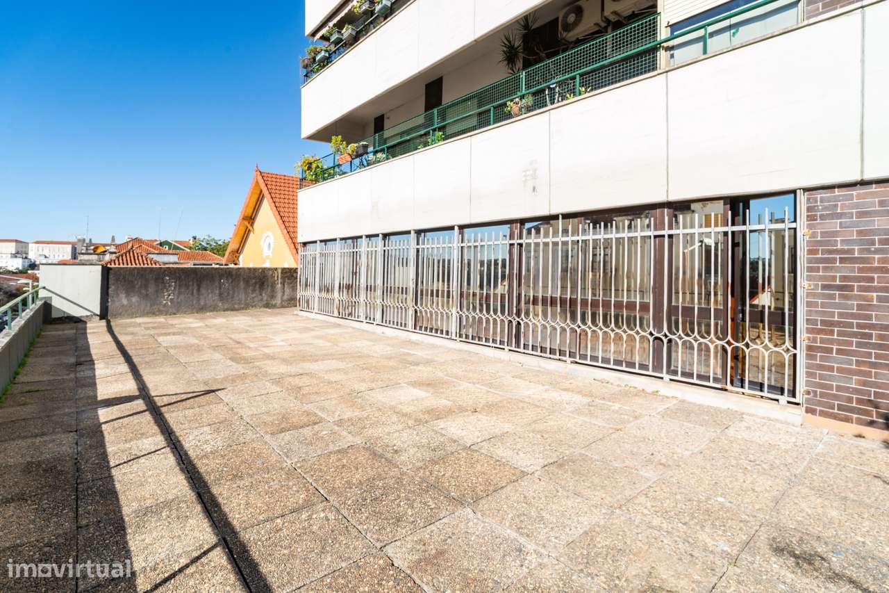 T6 com terraço de 150 m² em Celas-6