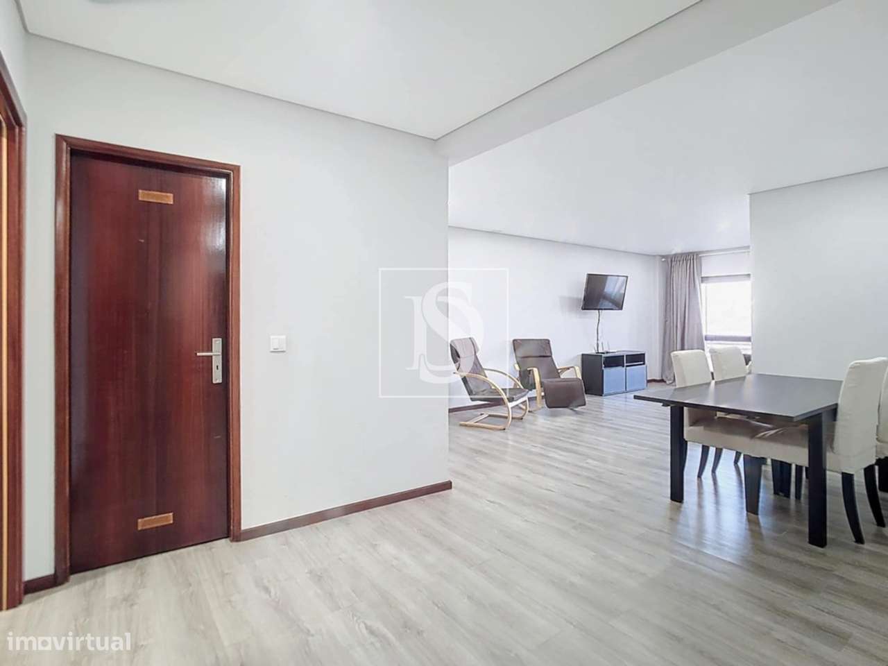 Oportunidade !! Apartamento T2 +1 completamente renovado e com varanda - Grande imagem: 4/41