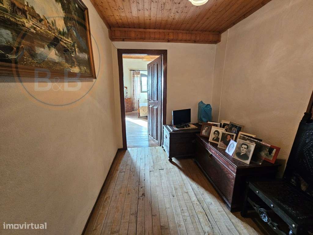Moradia T4, em pedra, com terreno de 2.366 m² e Espigueiro datado d...-20
