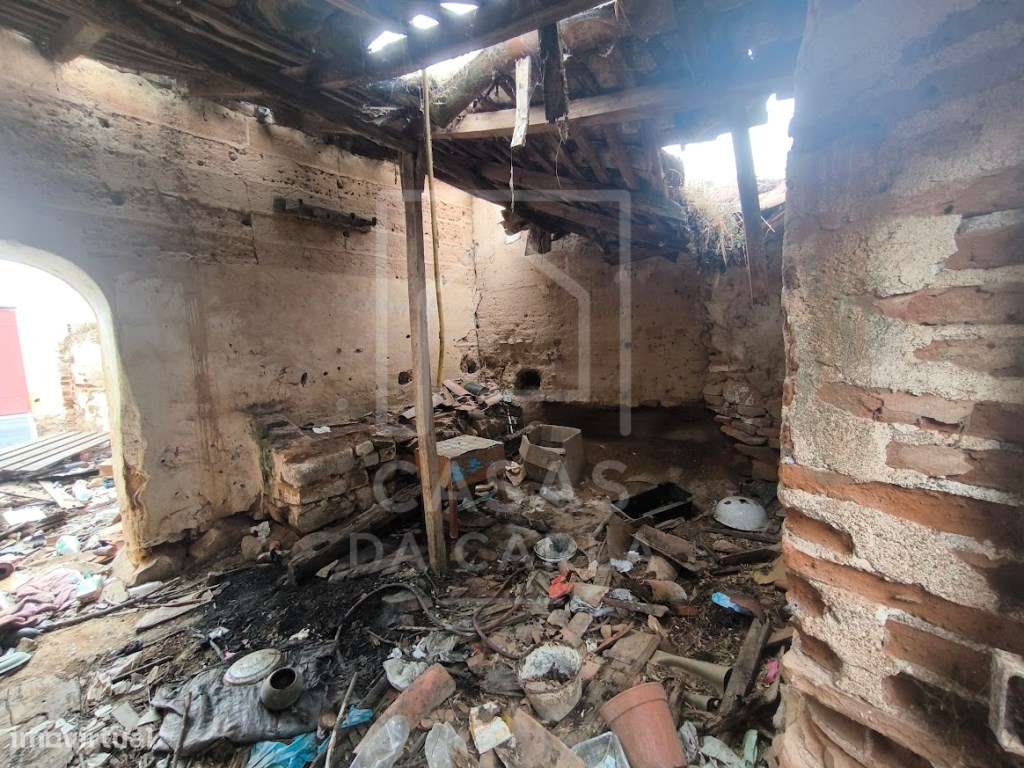 Moradia para recuperar em Faro do Alentejo-21