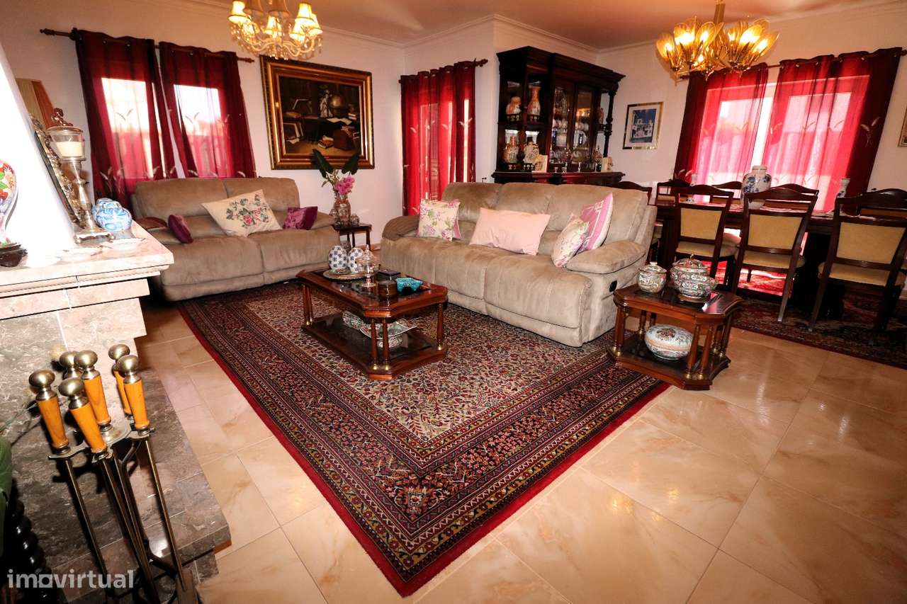 Moradia T4 com Piscina, Cave Ampla-35