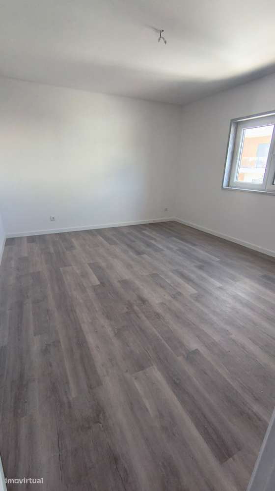 Andar de Moradia T2  Cave com 93m2-15