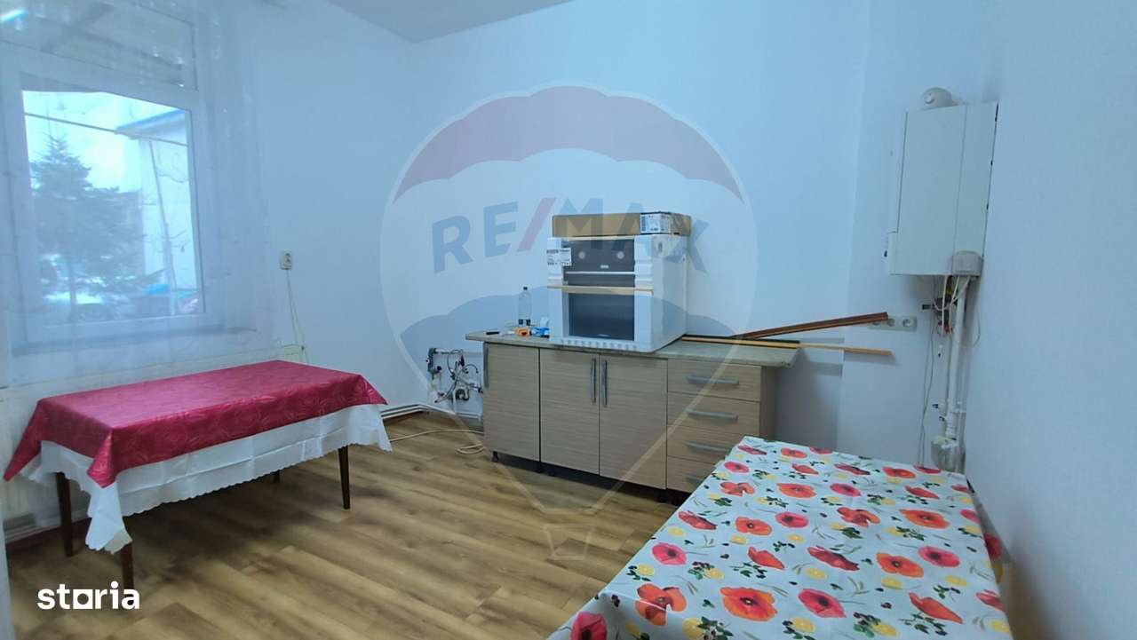 Casă cu 3 camere de vânzare în zona Centrală-12