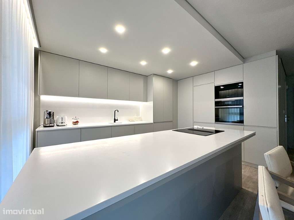 Apartamento T3 com garagem em palacete renovado em Lisboa-4