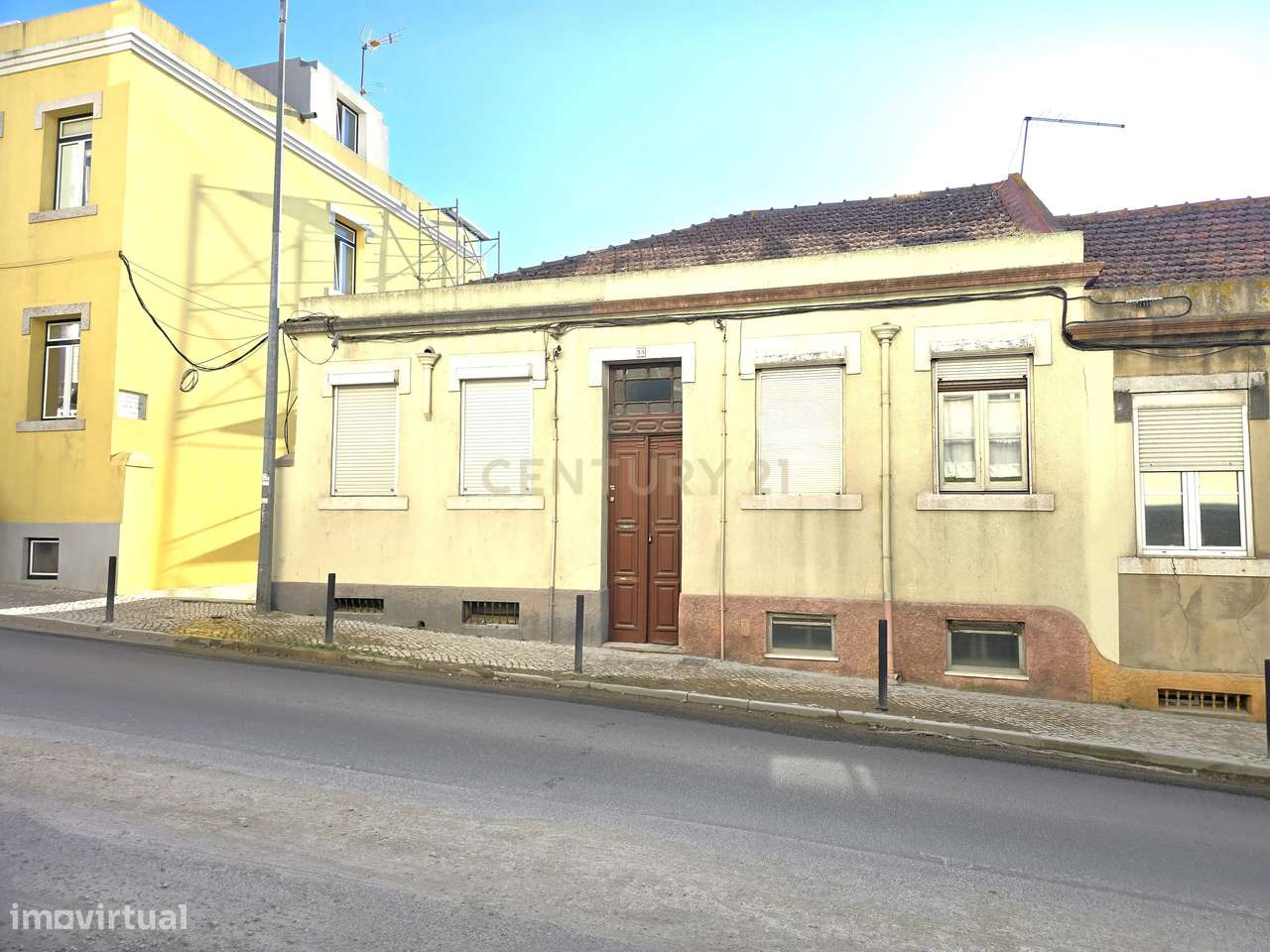 Venda de 1/4 de um Prédio em Propriedade Total em Almada-0