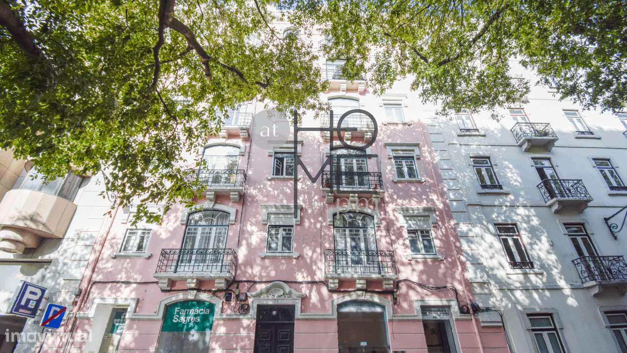 Av. Luís Bívar | T3 + 1 de charme em Lisboa-21
