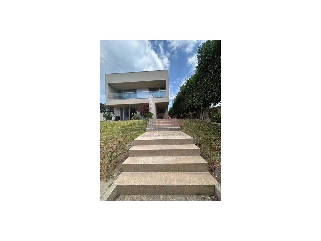 Moradia T4 de Luxo no Centro da Trofa-4