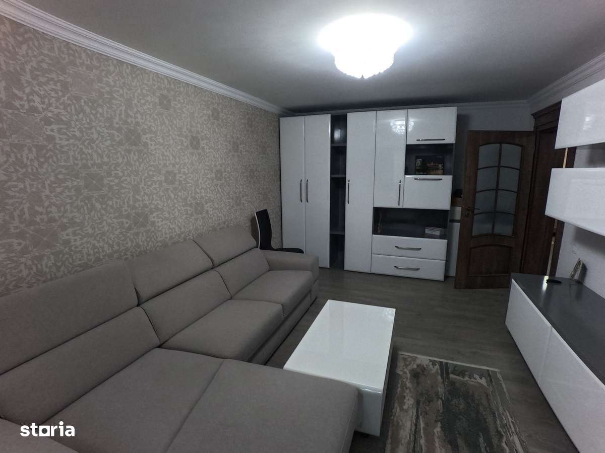 Apartament 3 camere decomandat - Imagine principală: 3/10