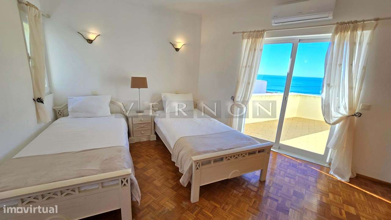 Algarve, para venda, moradia T5 primeira linha do mar com piscina aque-33