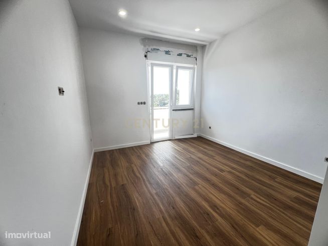 T2 com 90m² | Totalmente Remodelado com Acabamentos de Luxo – Sacavém-8