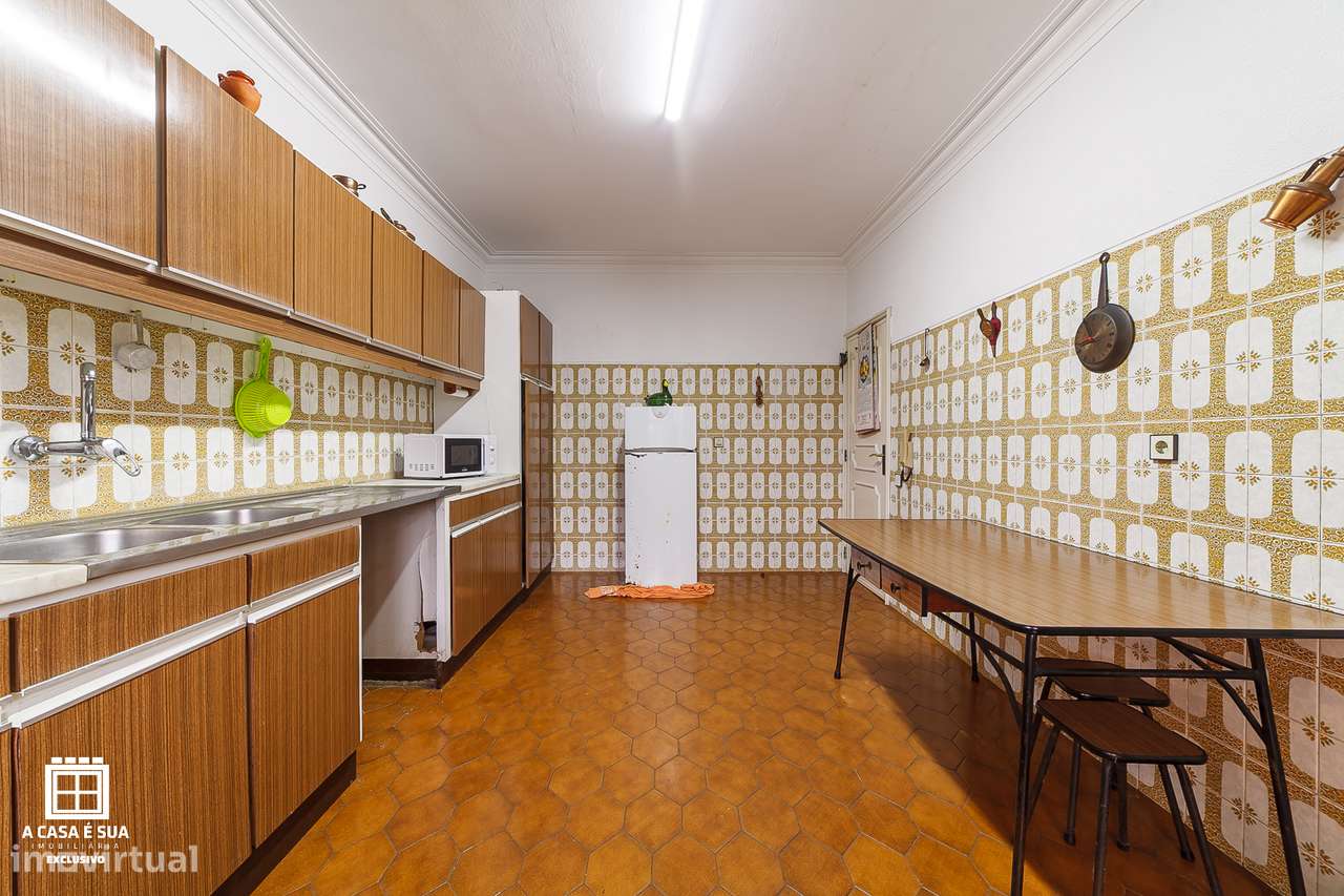 Moradia T4 de três frentes em Baguim do Monte - Exclusivo-5