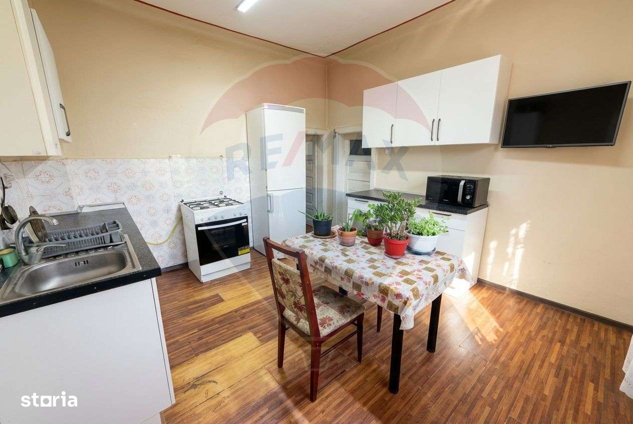 Casă cu 3 camere - str. Primaverii-2