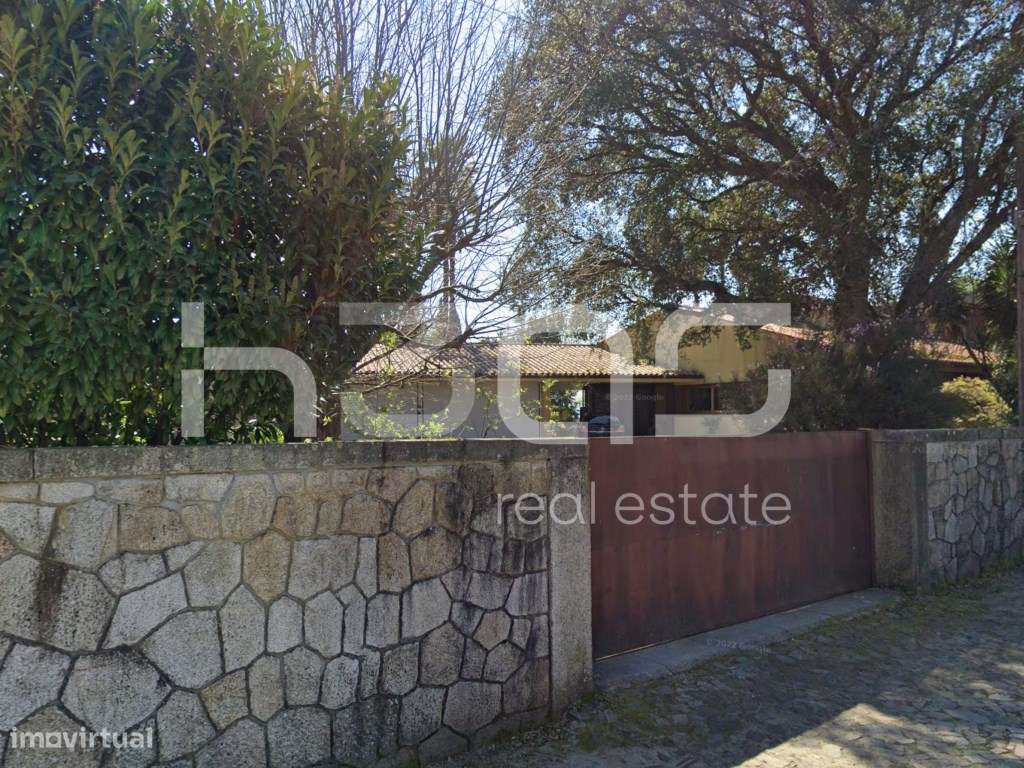 Oportunidade Rara: Grande Moradia com Terreno de 2.760 m² a Minutos...