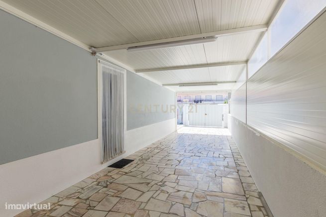 Moradia Geminada T3+1 com Jardim e Garagem-2