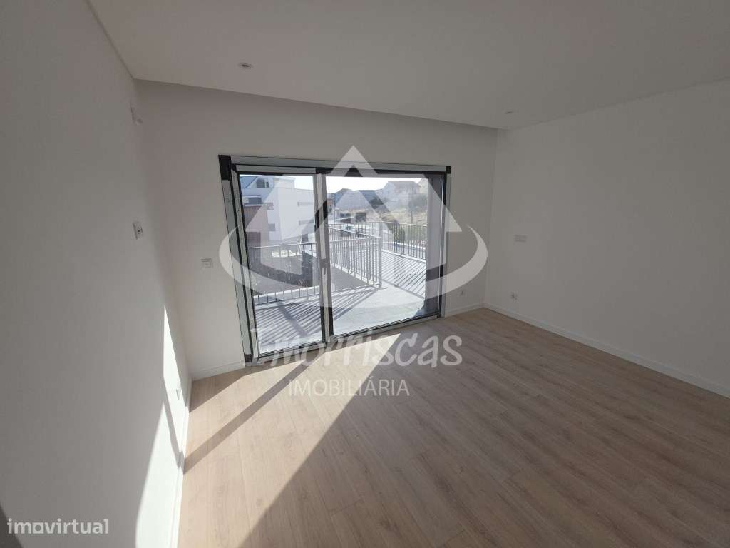 Moradia T3+1 na Portela de Azóia, em Santa Iria de Azóia-23