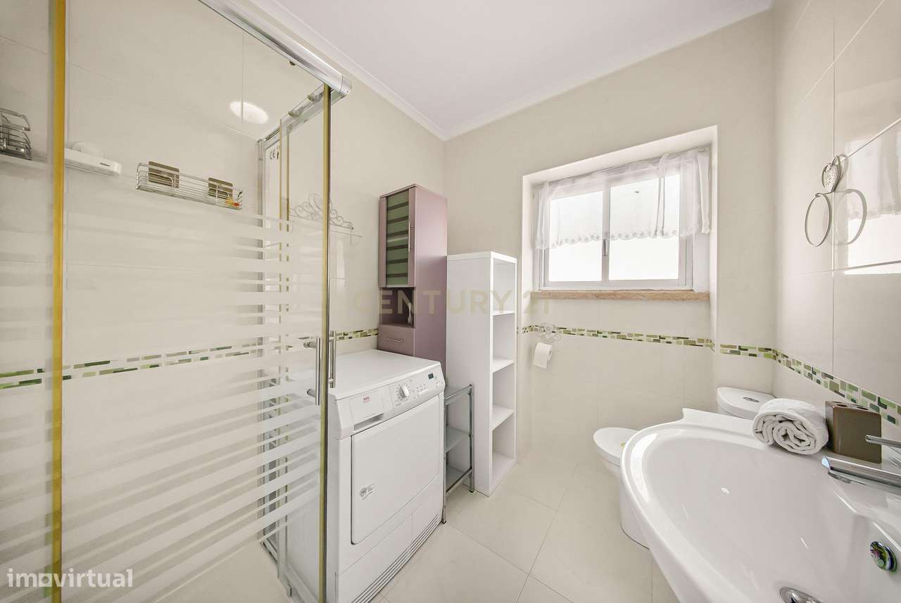 Moradia T4 com Churrasqueira, Jardim e Garagem – Excelente Exposição S-16