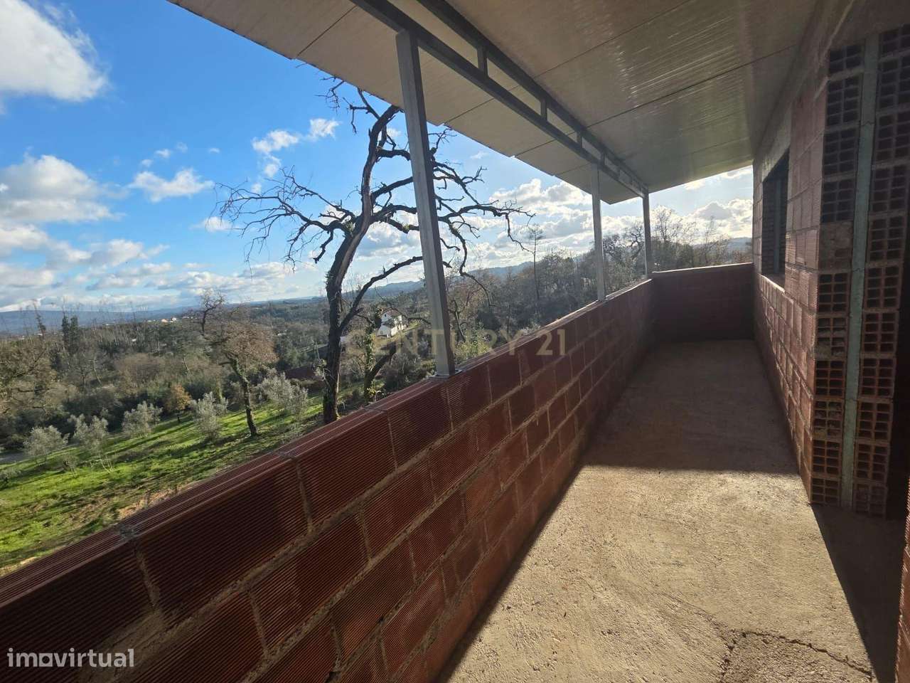 Moradia com Potencial de Ampliação para T4 em Lapa – Pombal.-6