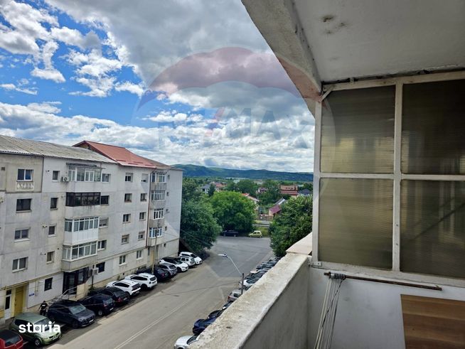 Apartament cu 3 camere decomandat de vânzare, zona Orizont-9