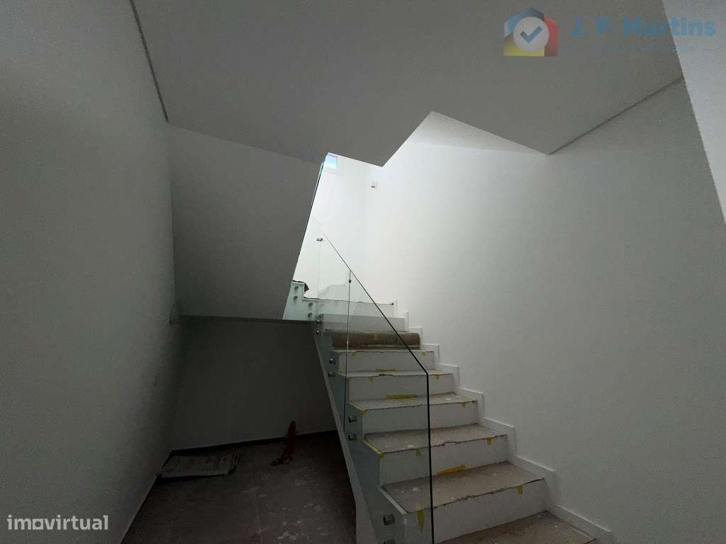 Moradia isolada, T4 com 4 suítes, piscina e garagem em Pinhal General-33