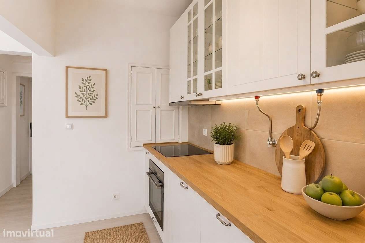 T3 Remodelado com 2 Varandas em Cascais | Pronto a Habitar-5