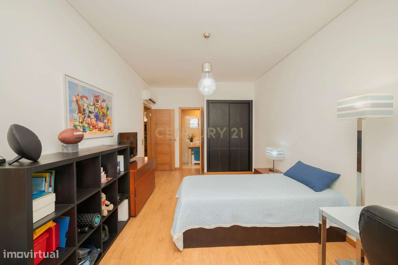 APARTAMENTO T4 DE SONHO NA AMORA | SEIXAL-17