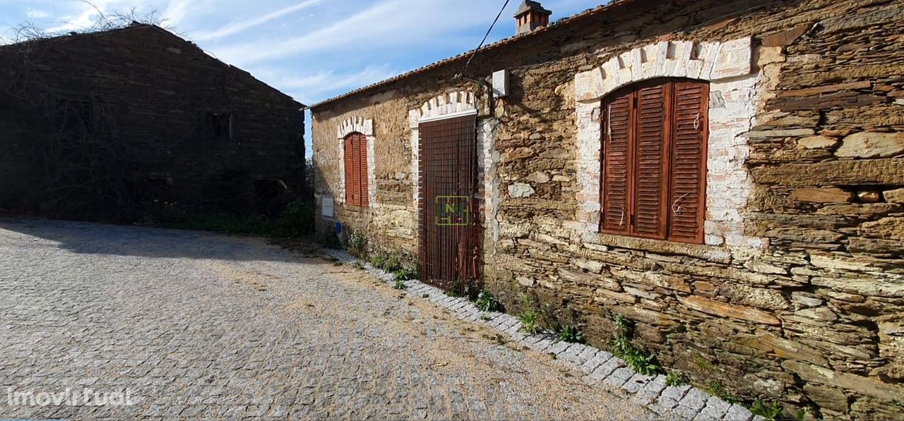 Moradia, Garagem e terreno para venda, na freguesia de Sarzedas