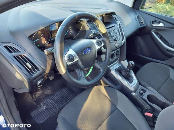 Ford Focus 1.6 Edition - 16