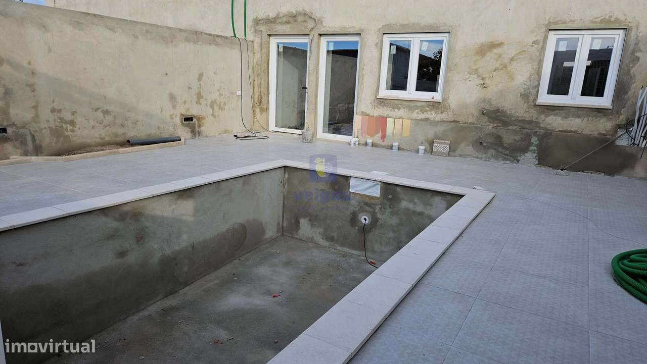 Moradia em Construção, com Piscina e Espaço Exterior - Grande imagem: 5/30