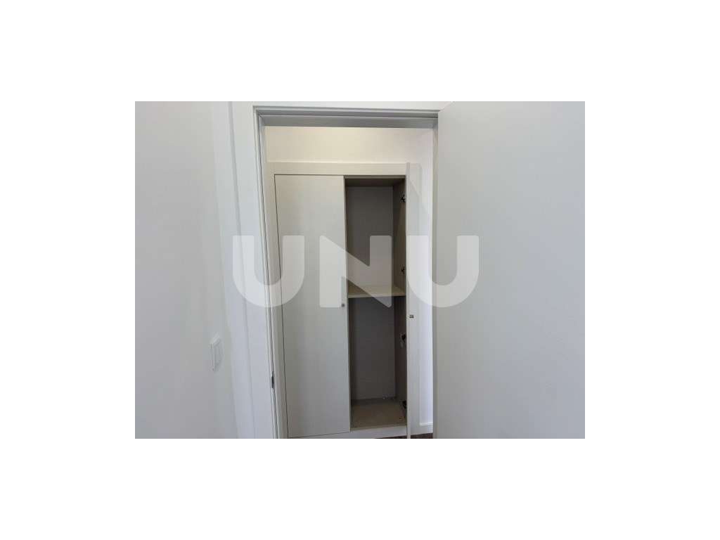 Apartamento T2 na Amadora com muita luminosidade-8