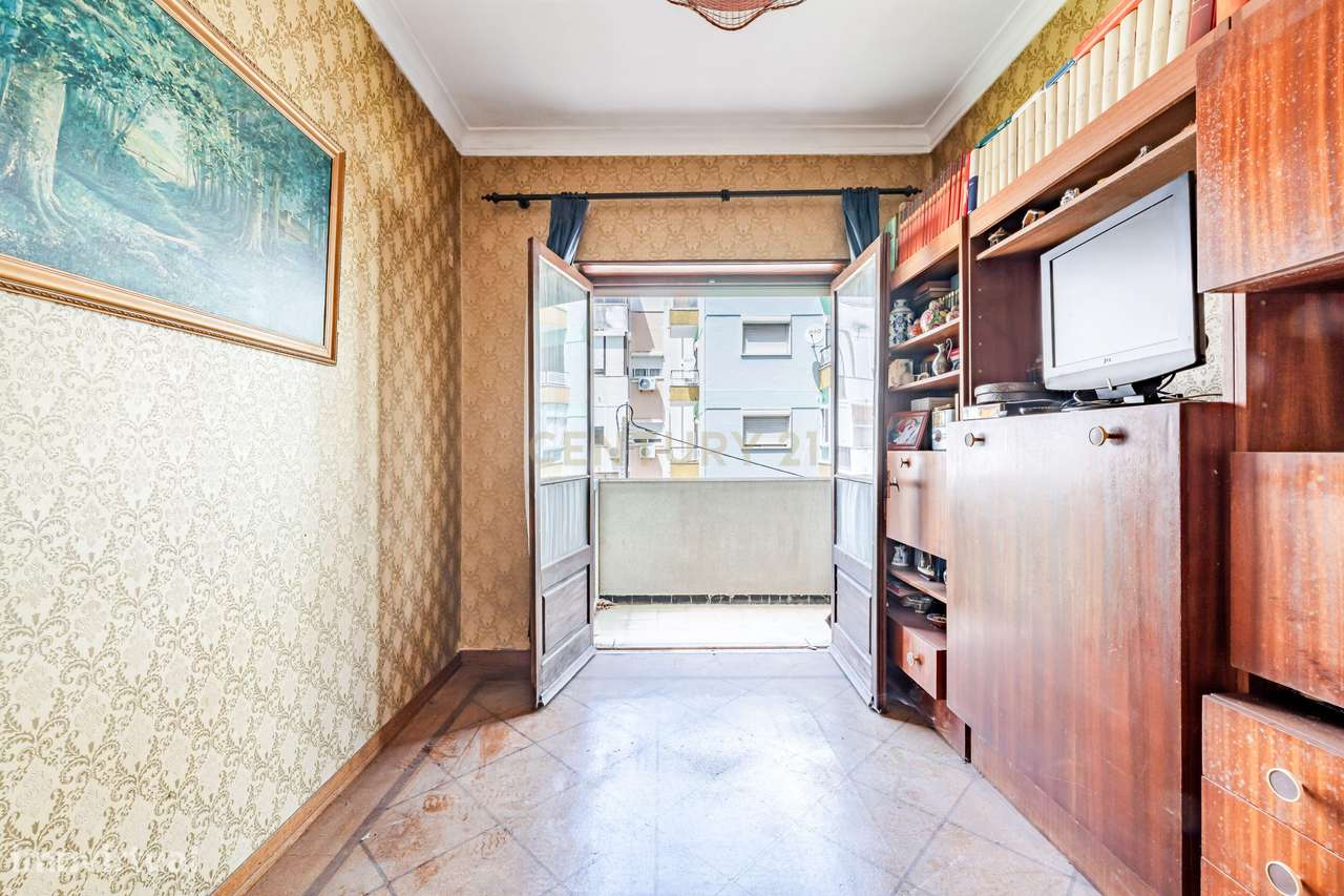 Apartamento T4 - Laranjeiro-17