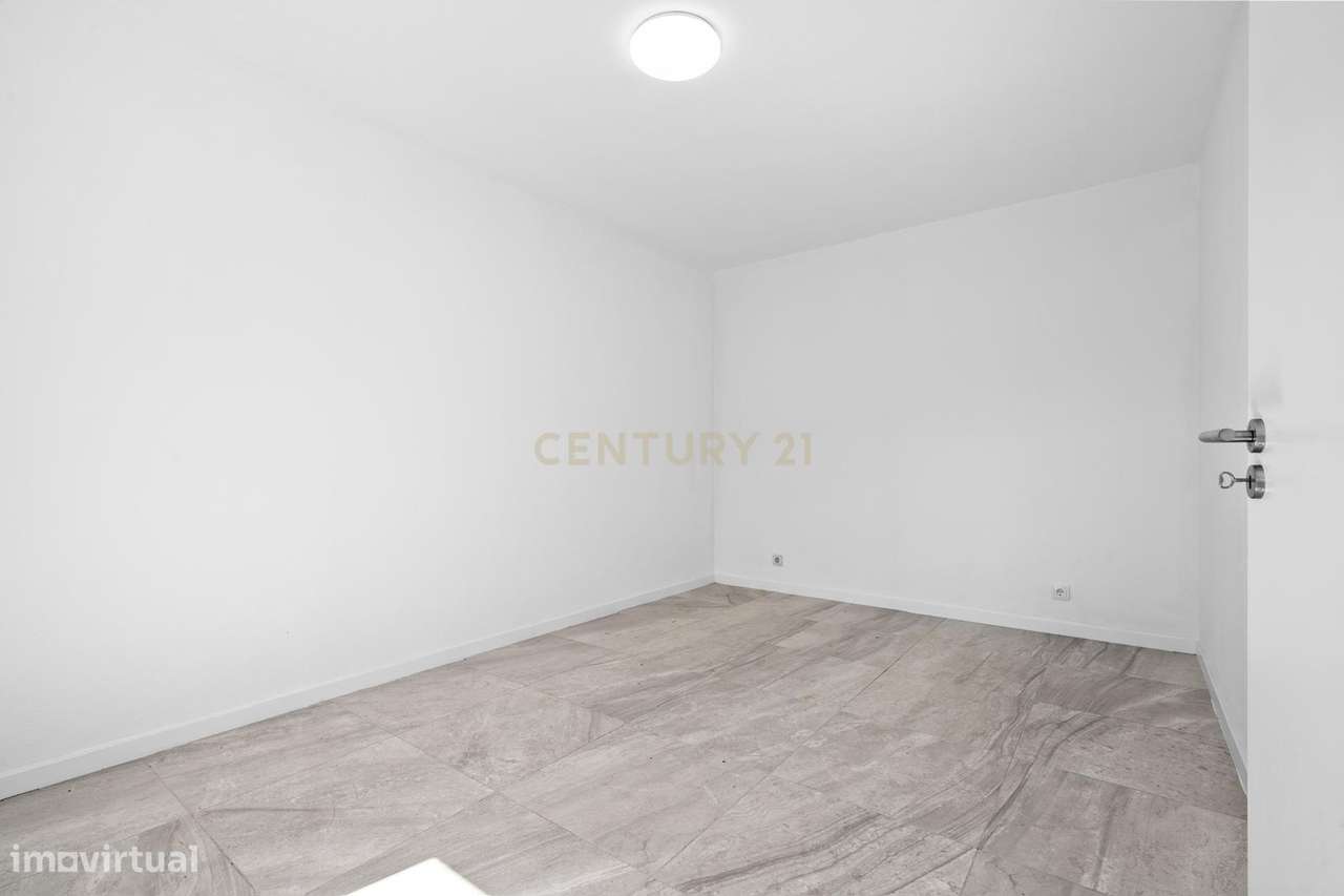 Oportunidade Única - Casa T2 - Renovada -  Funchal - Ilha da Madeira-15