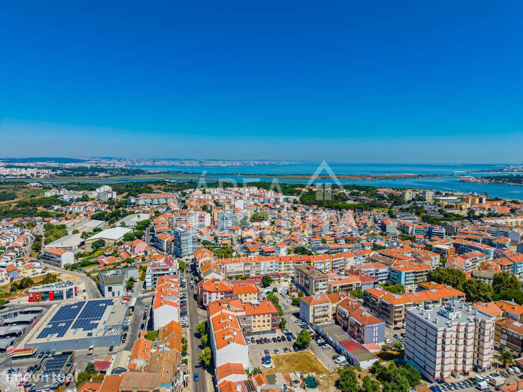 Excelente Apartamento T2 nas Paivas - Ótimo Potencial e Localização...-47