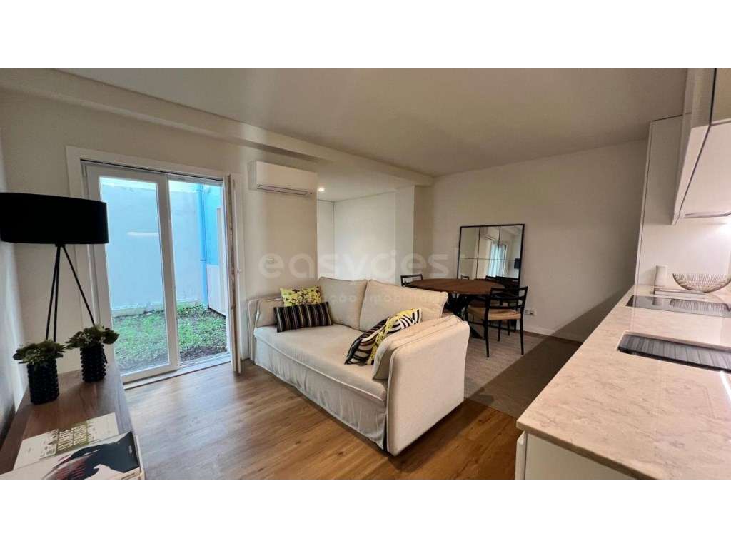 Apartamento T0+1 - Santo Amaro - Alcântara - Grande imagem: 2/10