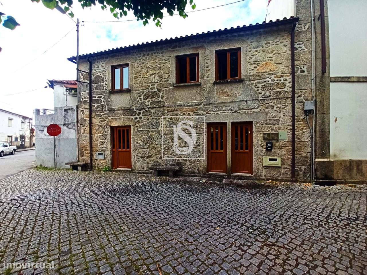 Moradia em Pedra - Grande imagem: 2/8