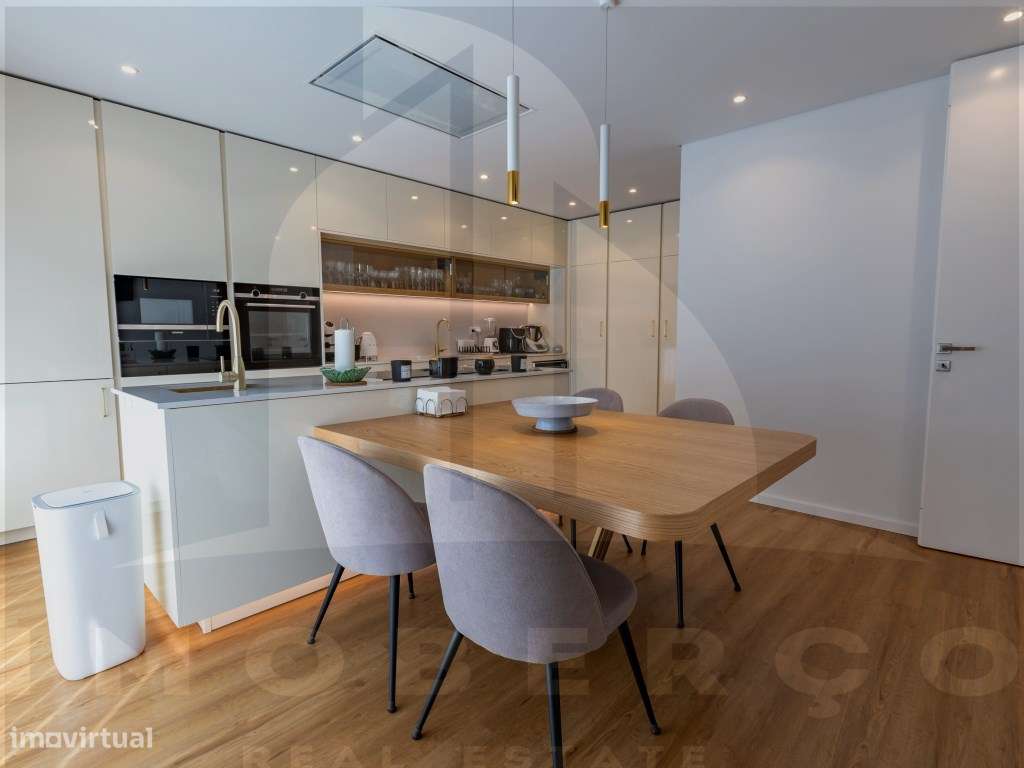 Moradia T3 de Luxo em Creixomil - Como Nova-20