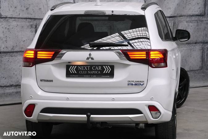 Mitsubishi Outlander 2.0 4WD Plug-In Hybrid Top - 4