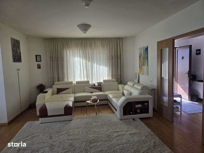 Casa de vanzare in Tractorul - Imagine principală: 5/8