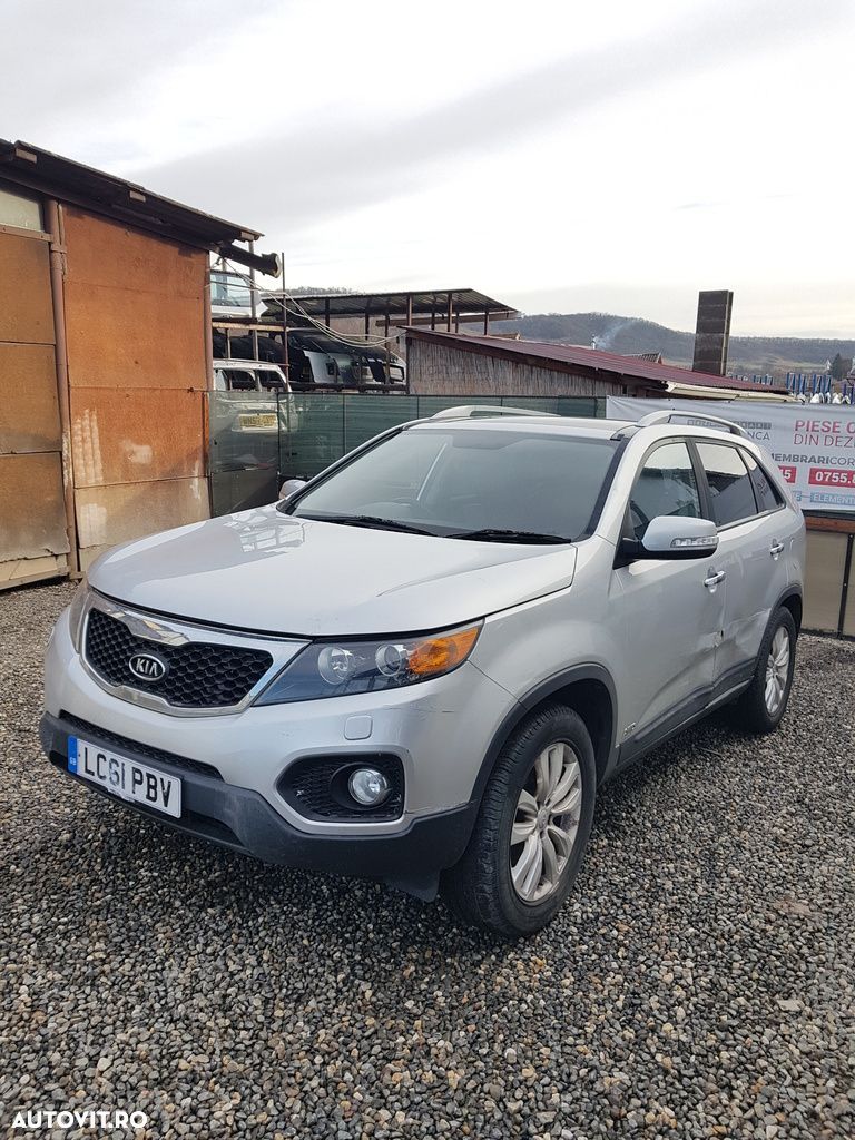 Dezmembrez Kia Sorento II 2.2 D 2009-2015 - 1