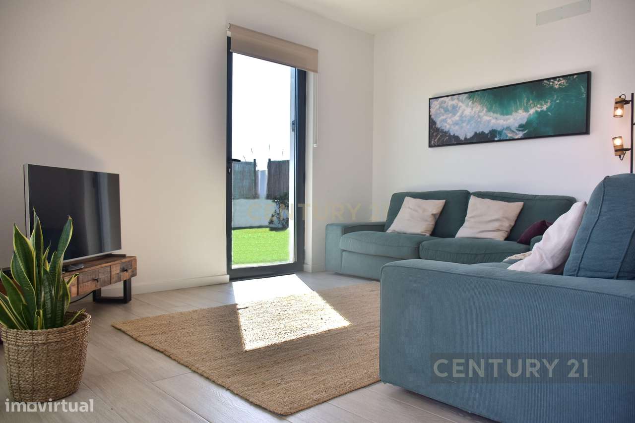 Luxo e Tranquilidade em Sagres: Uma Moradia Contemporânea à espera de-24