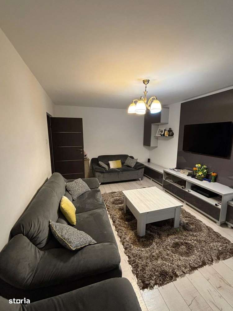 De vânzare apartament 3 camere decomandat Între Lacuri-1