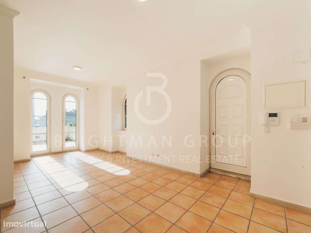 Apartamento T1 no coração do Monte Estoril-0