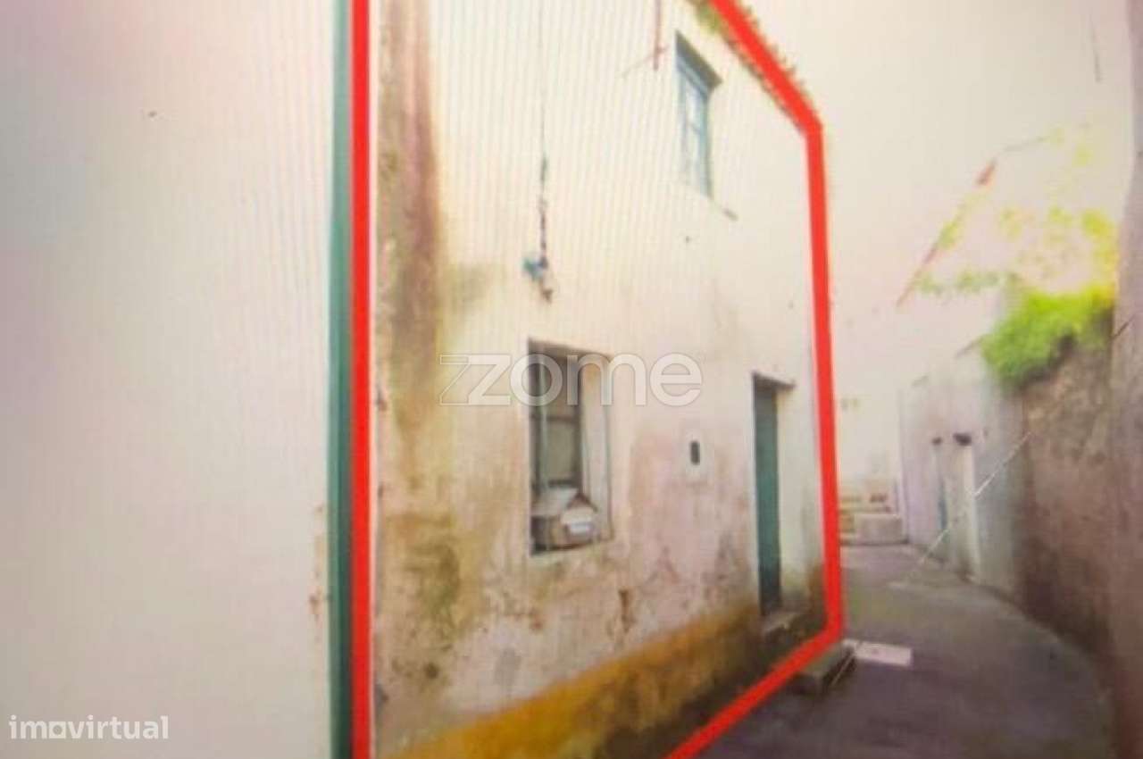 Moradia para Remodelação Total em Cabouco - Ceira-0