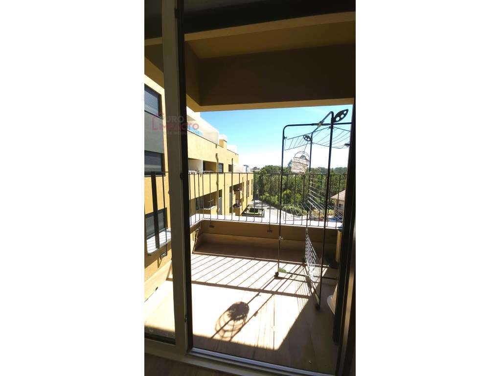 T2 Semi-Novo (2025) | Rotunda do Picoto | Garagem 23m² | 2 Varandas-16