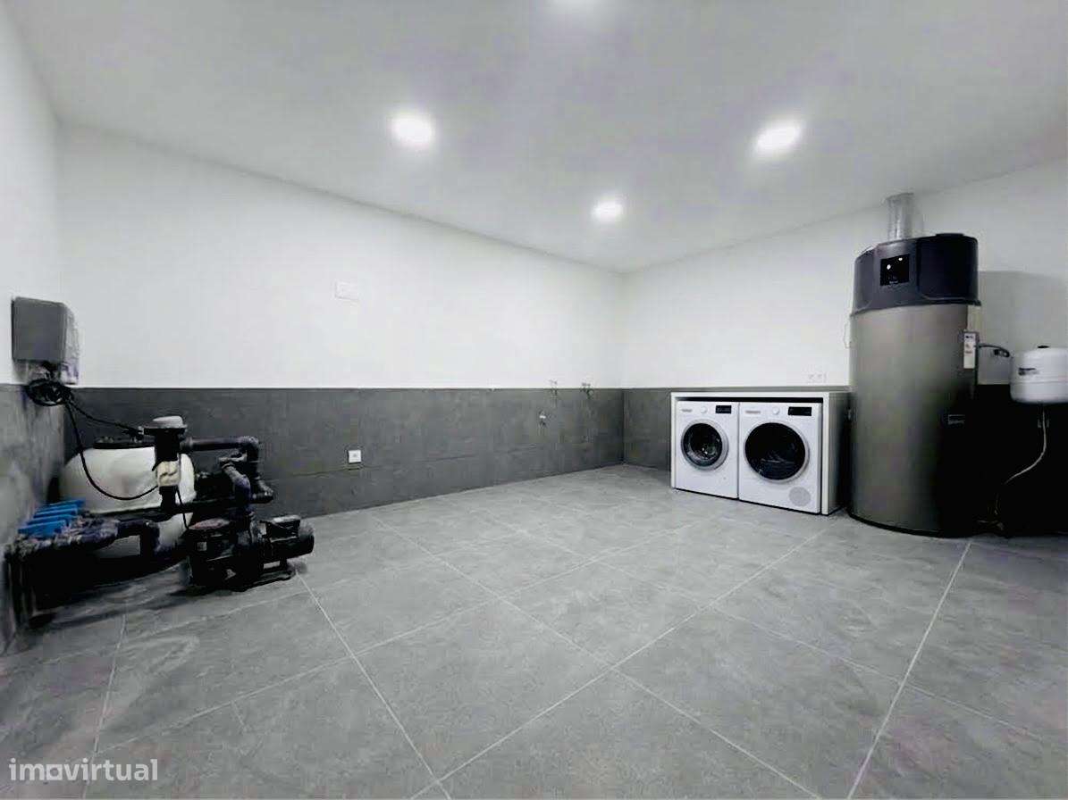 Moradia nova T4+1 em Gualtar-45