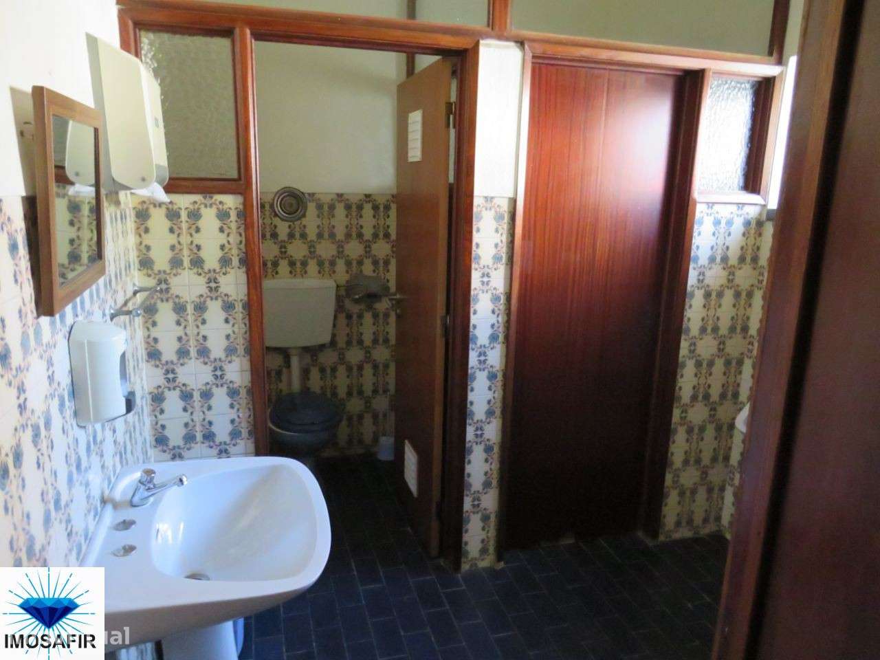 Excelente Residencial com restaurante / café-8