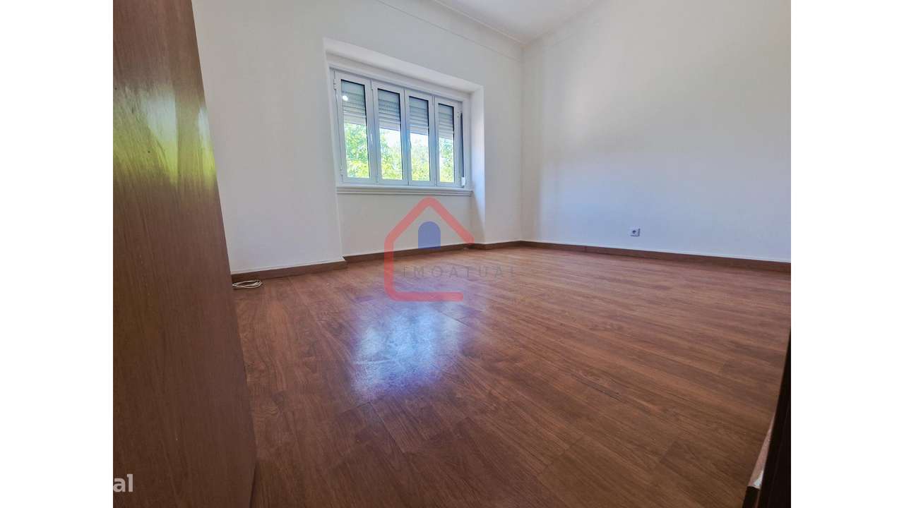 Apartamento T4 em Mercês-12